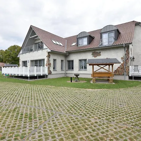 Cozy Seaside In Appartement Pepelow